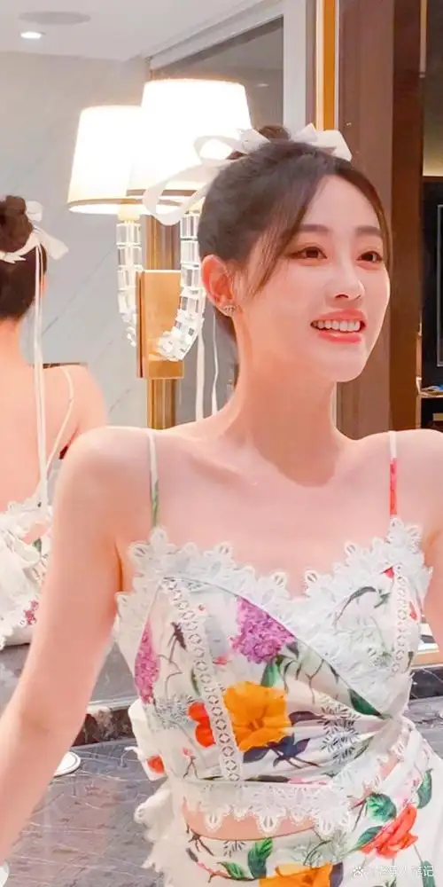 近日,90后新生代女艺人祝绪丹在个人社交平台上晒出一组夏日游乐园