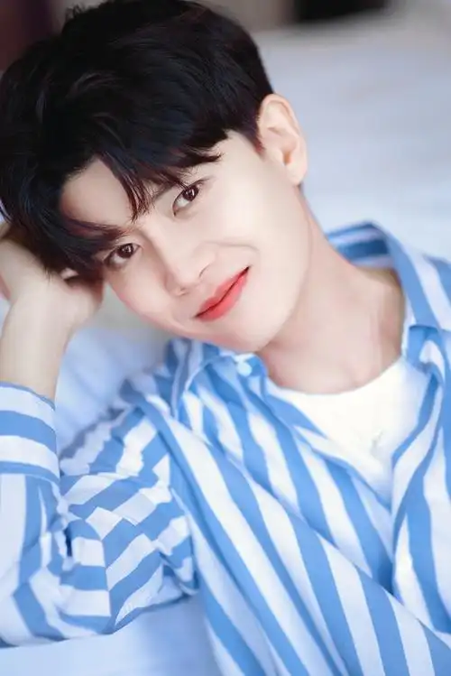 求任嘉伦一些可以做背景的高清无码图