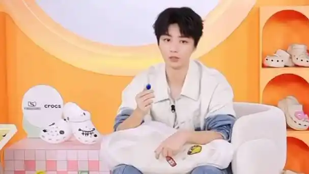 王俊凯直播#  今天是被暖心宝贝狠狠宠爱的一天,突如其来的表白好