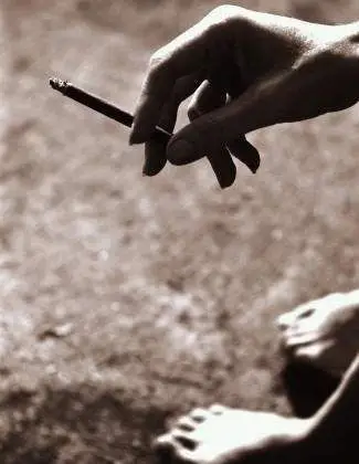 男人 你一定欣赏过抽烟的女人