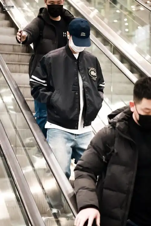 巴黎时装周##王一博巴黎时装周##王一博机场