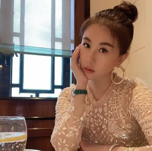 出道电影为《我的老婆是赌圣》,其中饰演女主角人气旺,为观众所熟知.