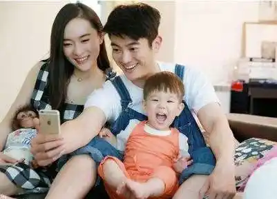 霍思燕和江一燕的区别(霍思燕的父母简介)