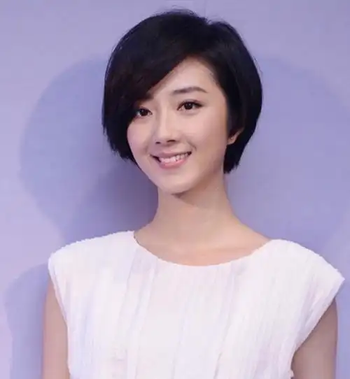 气质女神桂纶镁长发还真的蛮一般的.