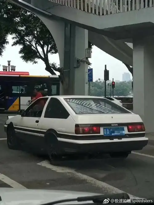 好奇国内有几台有牌有手续能正常上路的ae86