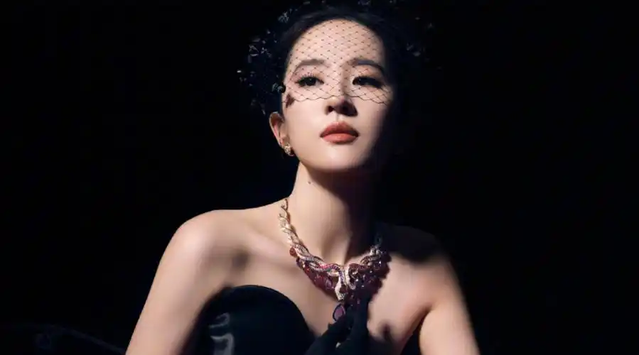 【刘亦菲】四月时尚芭莎封面大片