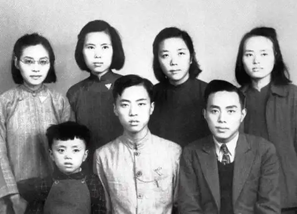 "中国现代漫画之父"丰子恺,因病去世留下7个子女,后来怎样?
