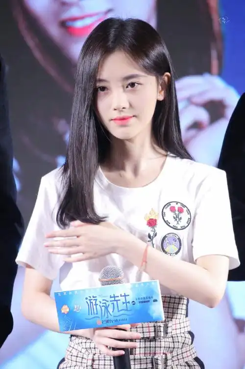 鞠婧祎游泳先生发布会宋茶茶