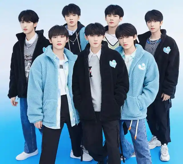 粉丝接通tnt电话,紧张到说错话被挂断,聊天话题很无语