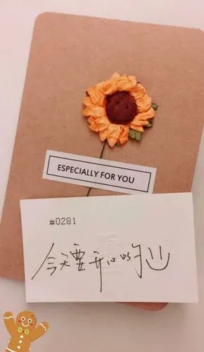 暖哭 易烊千玺兑现承诺手写1600张定制卡片送粉丝