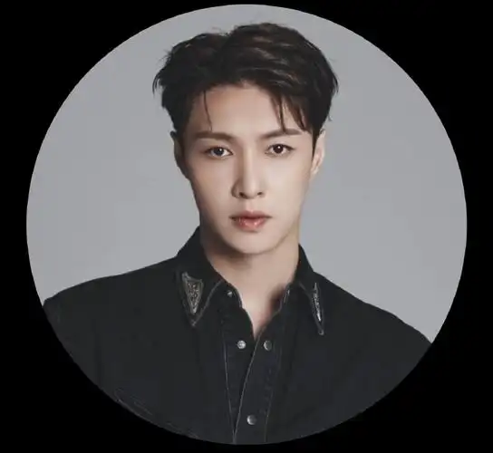 张艺兴2024世界巡演#240702【我老板是张艺兴】小94头像&版头更新