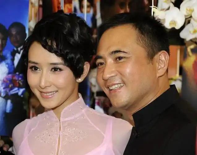 胡静:嫁入马来西亚豪门,丈夫为了不和她分开睡,选择割掉扁桃体|刘烨