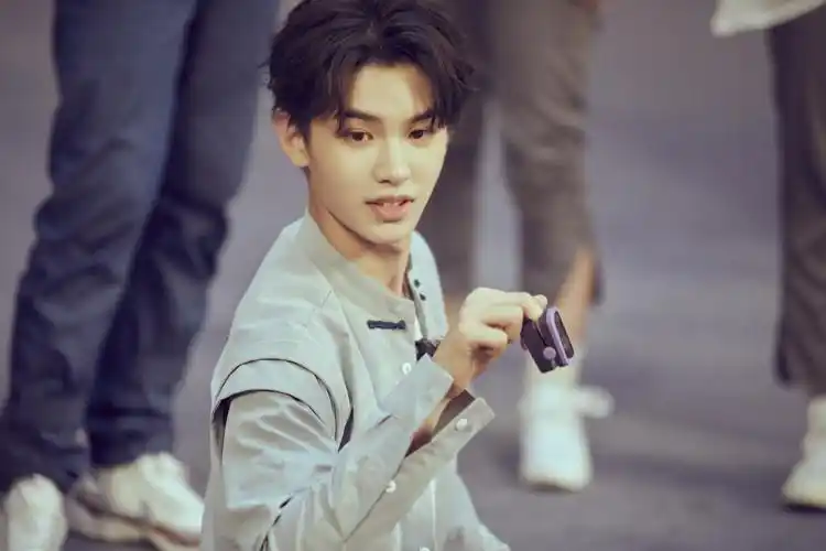 justin黄明昊勇敢的世界图片210