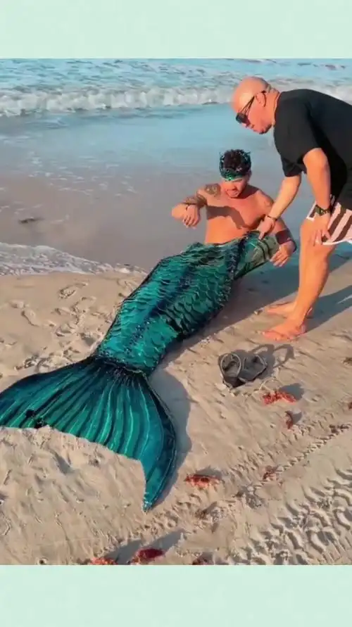 这是你梦中的美人鱼吗,居然是这样扮演的,男人还真不要面子