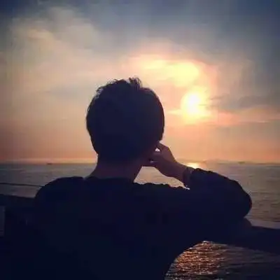 侧脸阴影帅气意境男生头像图片 侧面影子伤感男生头像合集