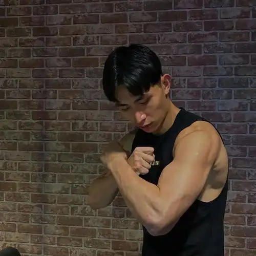 大鼻子肌肉小狼狗被摄影师带回家,超凶腹肌公狗腰a爆了!|林家佑_网易