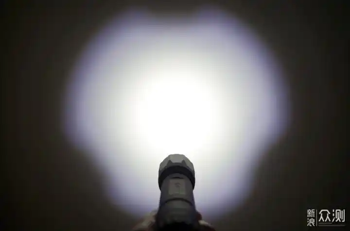 性能升级强悍延续:纳丽德ta30 max战术手电