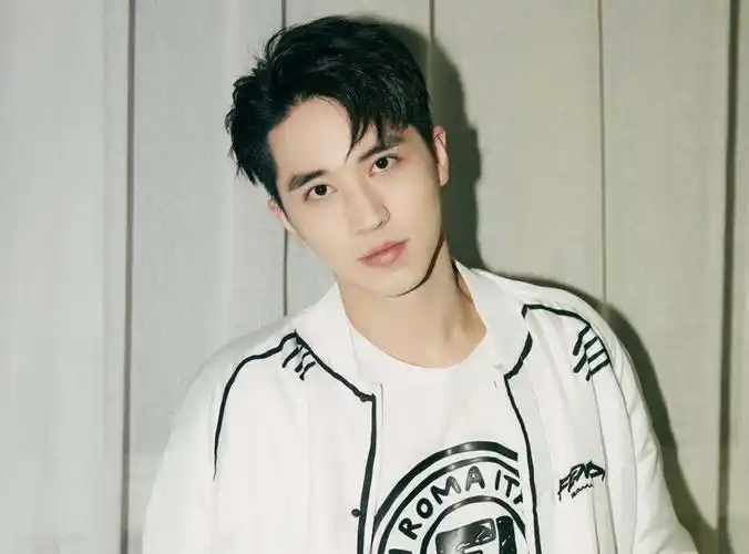 许魏洲官宣结婚!被爆与圈外妻子已交往4年,疑为女方写歌刻纹身