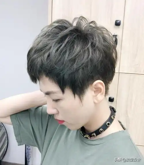 短卷发造型今年流行减龄短发烫发型30款