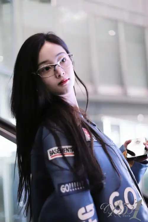 吴宣仪超话#吴宣仪2024演唱会生日场#这一声老公我先叫为敬@吴宣仪