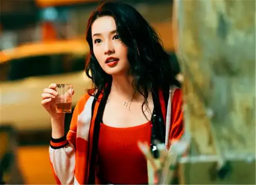 从陆雪琪到宋温暖李沁的电影角色都需要温暖的抱抱