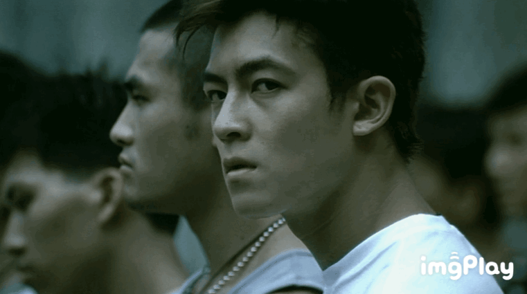 以前看"无间道"的时候,我竟然真情实感地觉得余文乐比陈冠.