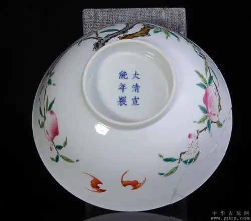 清宣统官窑粉彩九桃纹碗