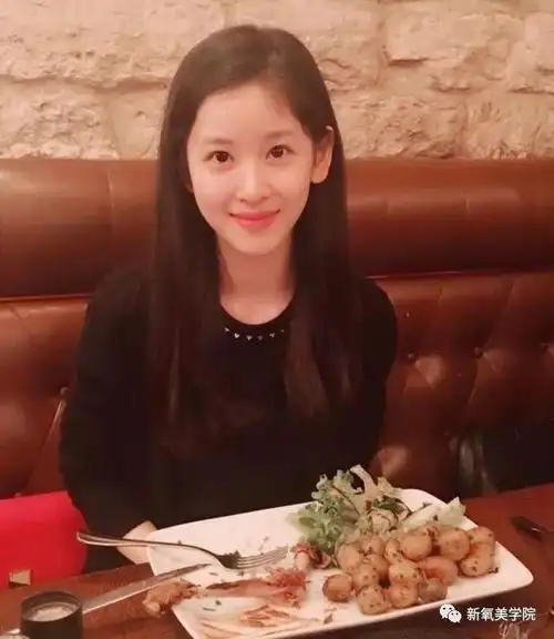 为什么24岁的奶茶妹妹素颜像17岁,化个妆却变37岁?