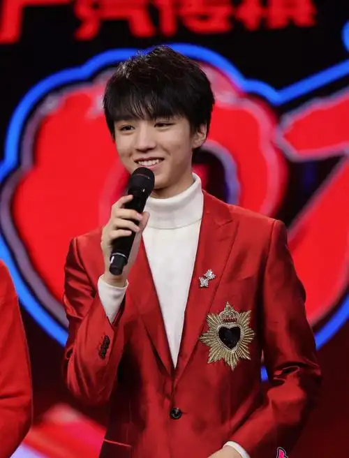 王俊凯《@春晚》重庆话拜年