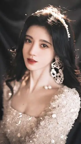 鞠婧祎东方风云榜红毯造型写真,白色亮片纱裙搭配珍珠发饰