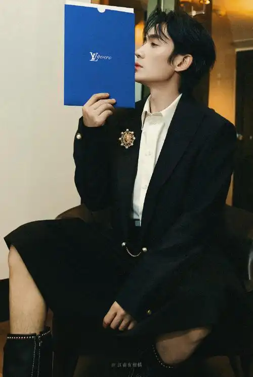 朱一龙 lv大秀##lv大秀港媒生图