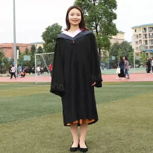 老照片×学士服=毕业的我们_川外成都学院_零二七艺考