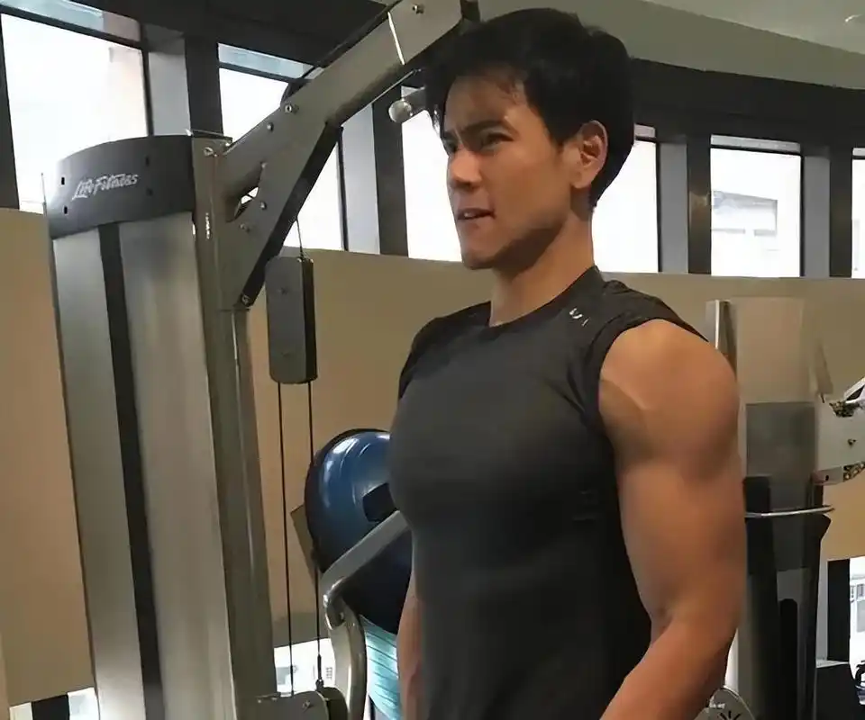 明星"好皮囊"下,眼见不一定为实的真相,假发,假臀,假肌肉?