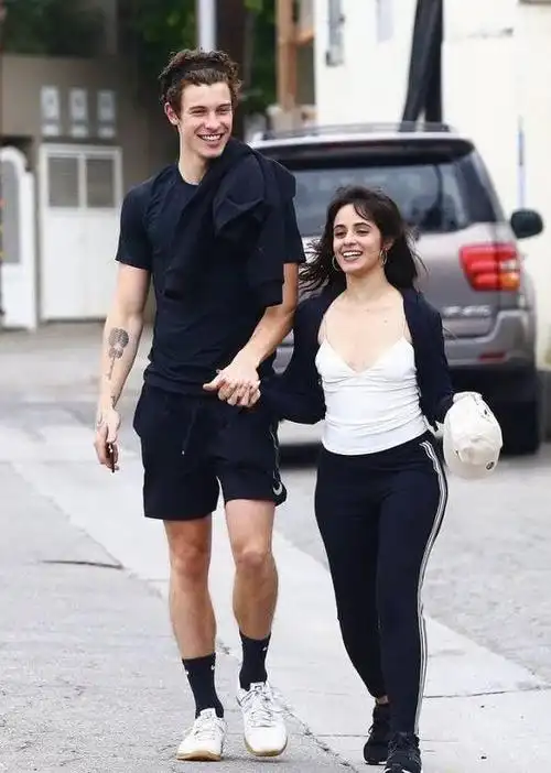 mendes"与 "camila cabello" 的恋爱绯闻传了多年,两人在合作新歌