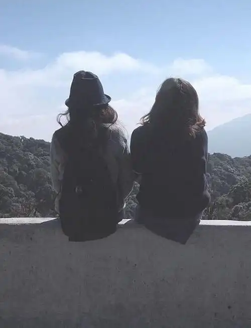 轻易学会的街拍闺蜜pose,是时候改变一下了,跟闺蜜姐妹们一起拍的照片