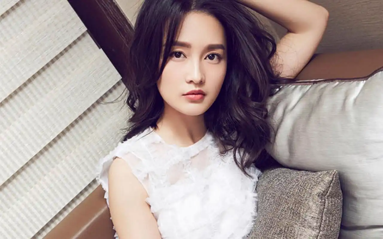 美女李沁时尚唯美写真图片桌面壁纸高清大图预览1920×1200_大陆明星