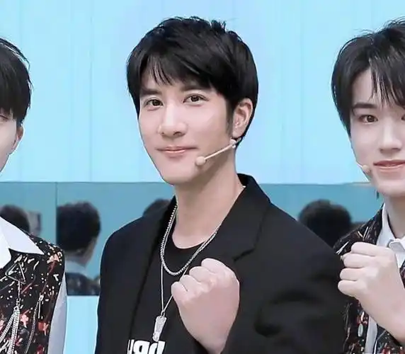 霍建华王力宏晒同框照,和51岁的方文山对比,二人的脸部变化让人看愣