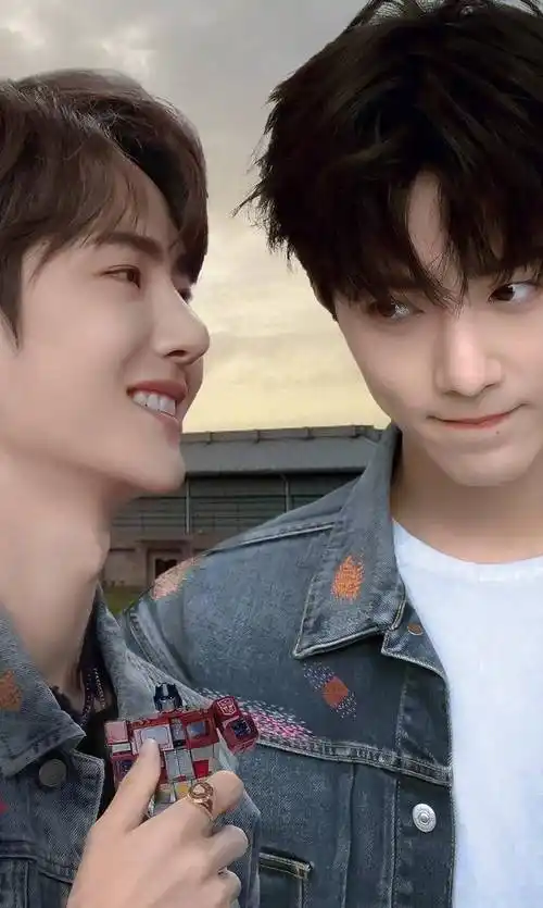 王一博与肖战的合照,每一张都非常有魅力,让人目不转睛