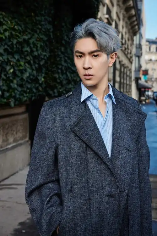 马伯骞巴黎时装周造型