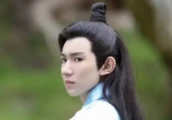 当tfboys化身古装少年:王俊凯呆萌,千玺成狐狸,王源惊艳全场_造型_易