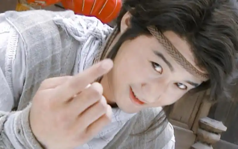 小时候看焦恩俊版《小李飞刀》,喜欢吴京饰演的阿飞,长大后阅读了