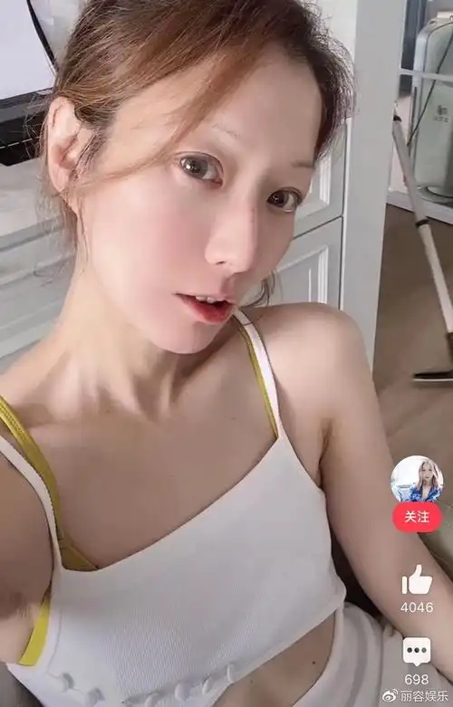 49岁郑秀文晒刮痧照脖子手臂背部布满深红被指瘦成纸片人