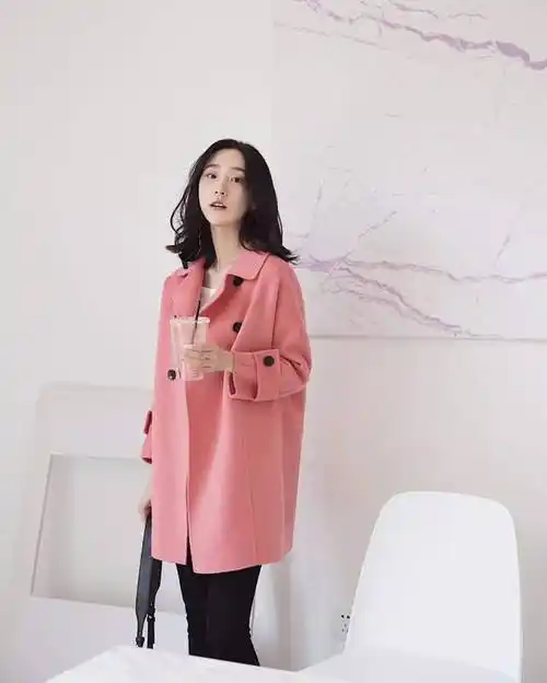 这款外套还蛮特别的,西瓜红颜色特别讨喜,可以抬肤色,适合过年见长辈