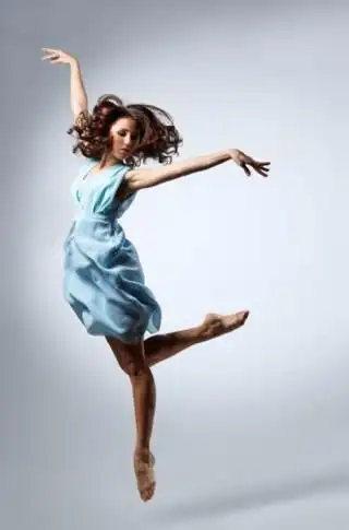 现代舞者舞蹈姿势30