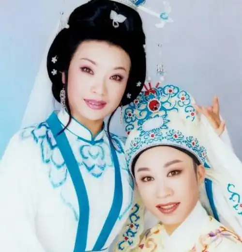 长大后的陈格就出演过《玉蜻蜓》,据说还是一个越剧,现在的陈