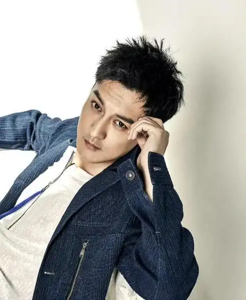 何建泽:恋爱8年才领证,老婆是陶昕然