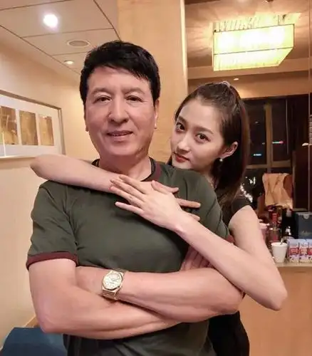 明星关晓彤的家跟父母住在一起装修风格真老土