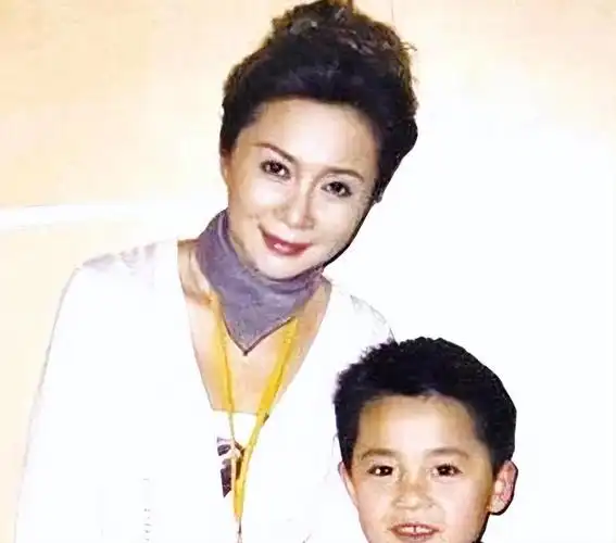 回顾蔡明嫁初恋丁秋星恩爱38年生一子儿子让她烦恼