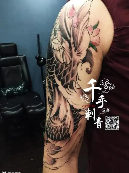 新传统鲤鱼包上臂_纹身图案手稿图片_易的纹身作品集