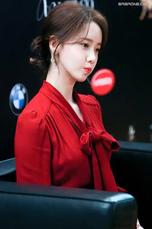 韩国最美的纯情女神林允儿甜美可爱到足以融冰化雪